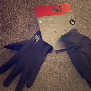 Brand new womans Spyder gloves able to use touch